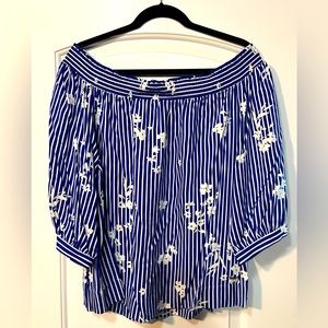 Beautiful Nautica off the shoulder top with elastic top.
